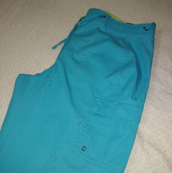 Izod Blue cargo capris Size 10 New - Picture 6 of 9